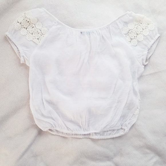 Adorable crop top - Picture 2 of 3